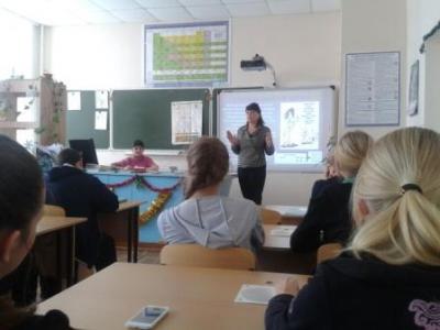 Занятия в школе поселка Усть-Курдюм