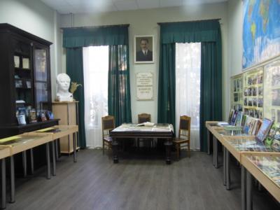 Экскурсия студентов первого курса в кабинет-музей Н.И. Вавилова