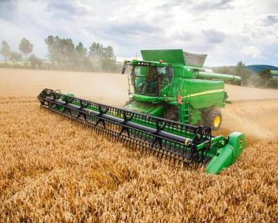 На полях Саратовской области обмолочено 57 % га зерновых